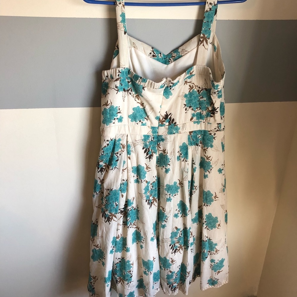 Cute floral dress, linen type material - Picture 2 of 3
